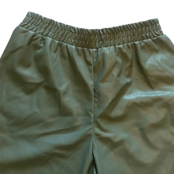 NWT Fabletics Smoke  Green Vegan Leather Shorts Size Medium (M) - Picture 7 of 10